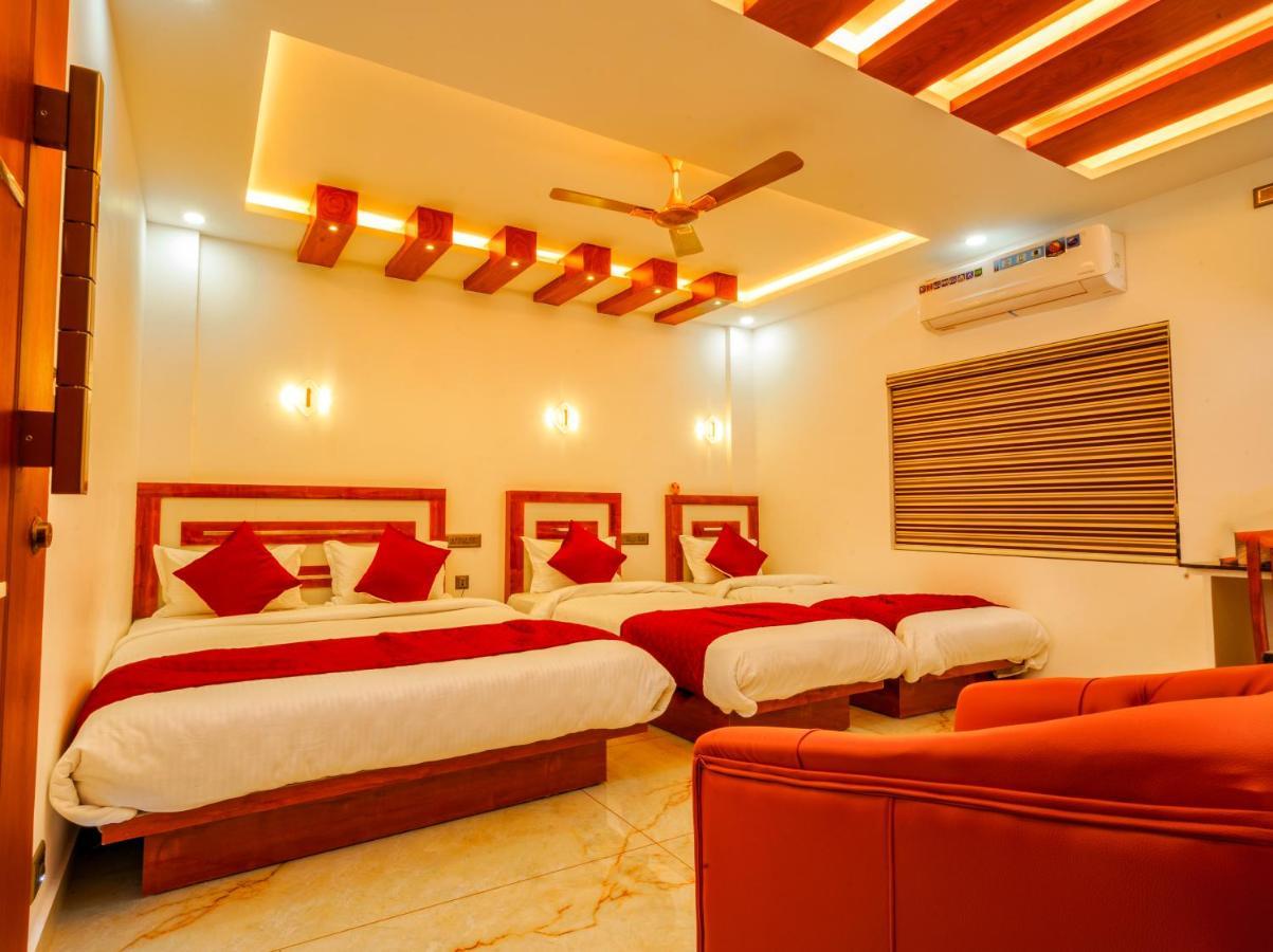 Marina Suites Airport Hotel Kochi エクステリア 写真