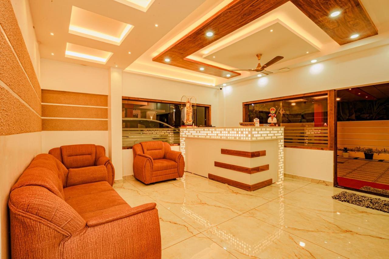 Marina Suites Airport Hotel Kochi エクステリア 写真