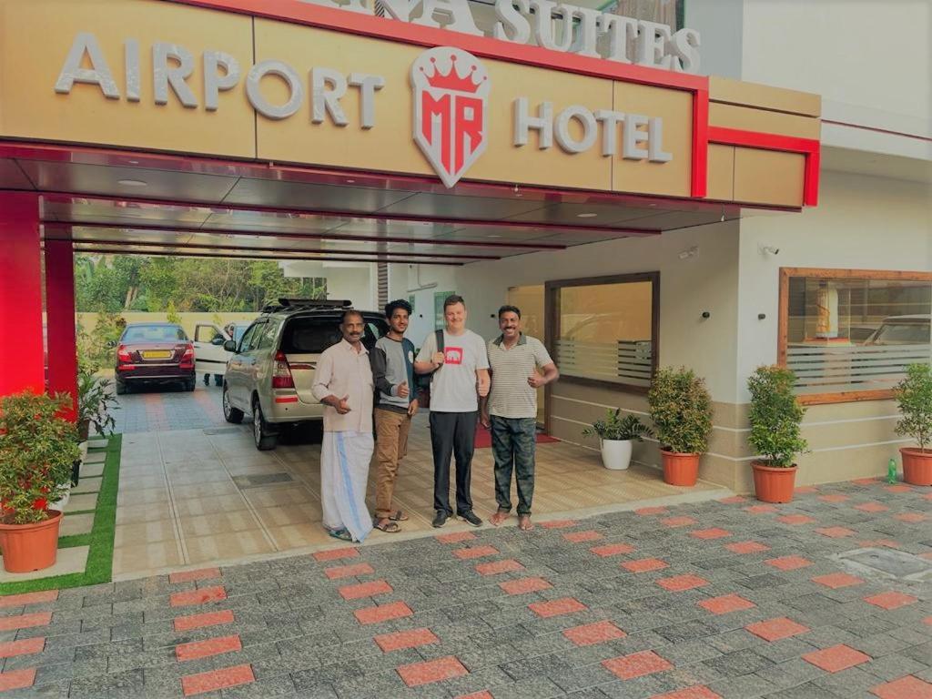 Marina Suites Airport Hotel Kochi エクステリア 写真