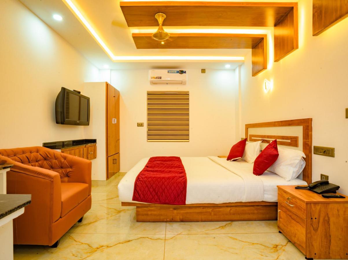 Marina Suites Airport Hotel Kochi エクステリア 写真
