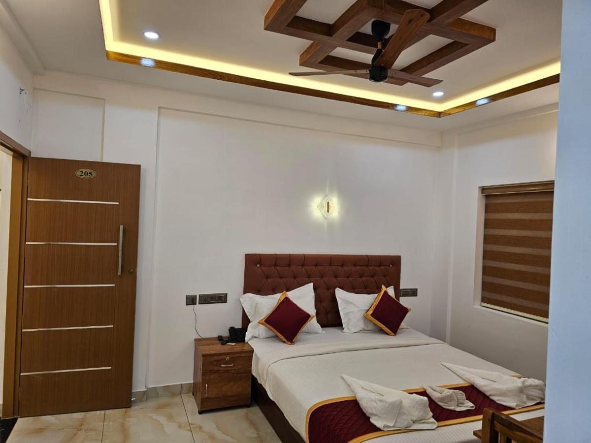 Marina Suites Airport Hotel Kochi エクステリア 写真