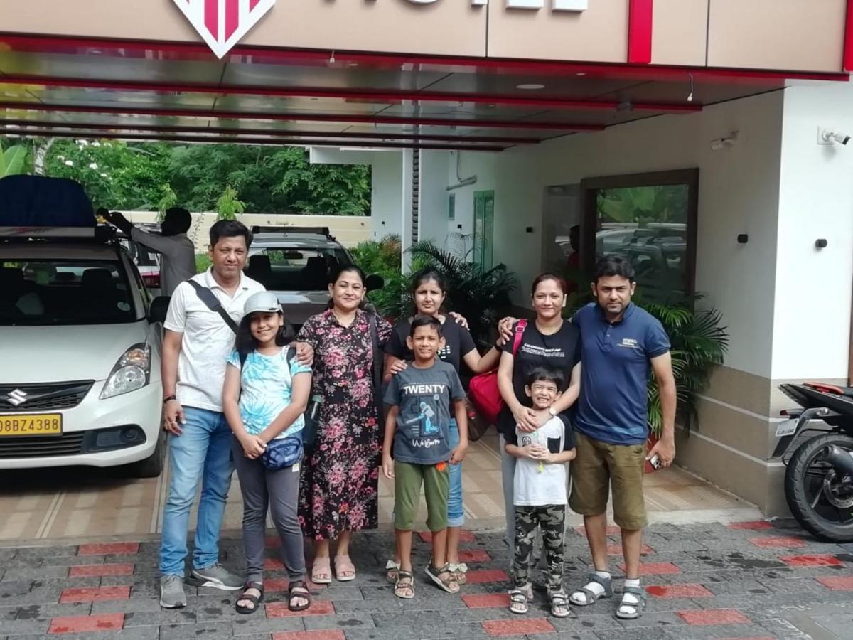 Marina Suites Airport Hotel Kochi エクステリア 写真