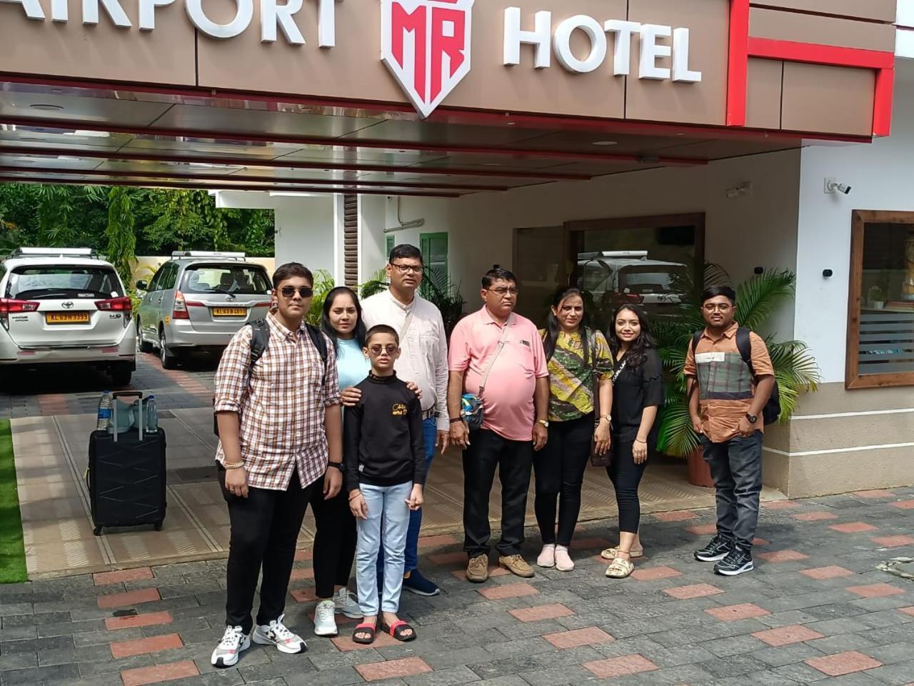 Marina Suites Airport Hotel Kochi エクステリア 写真