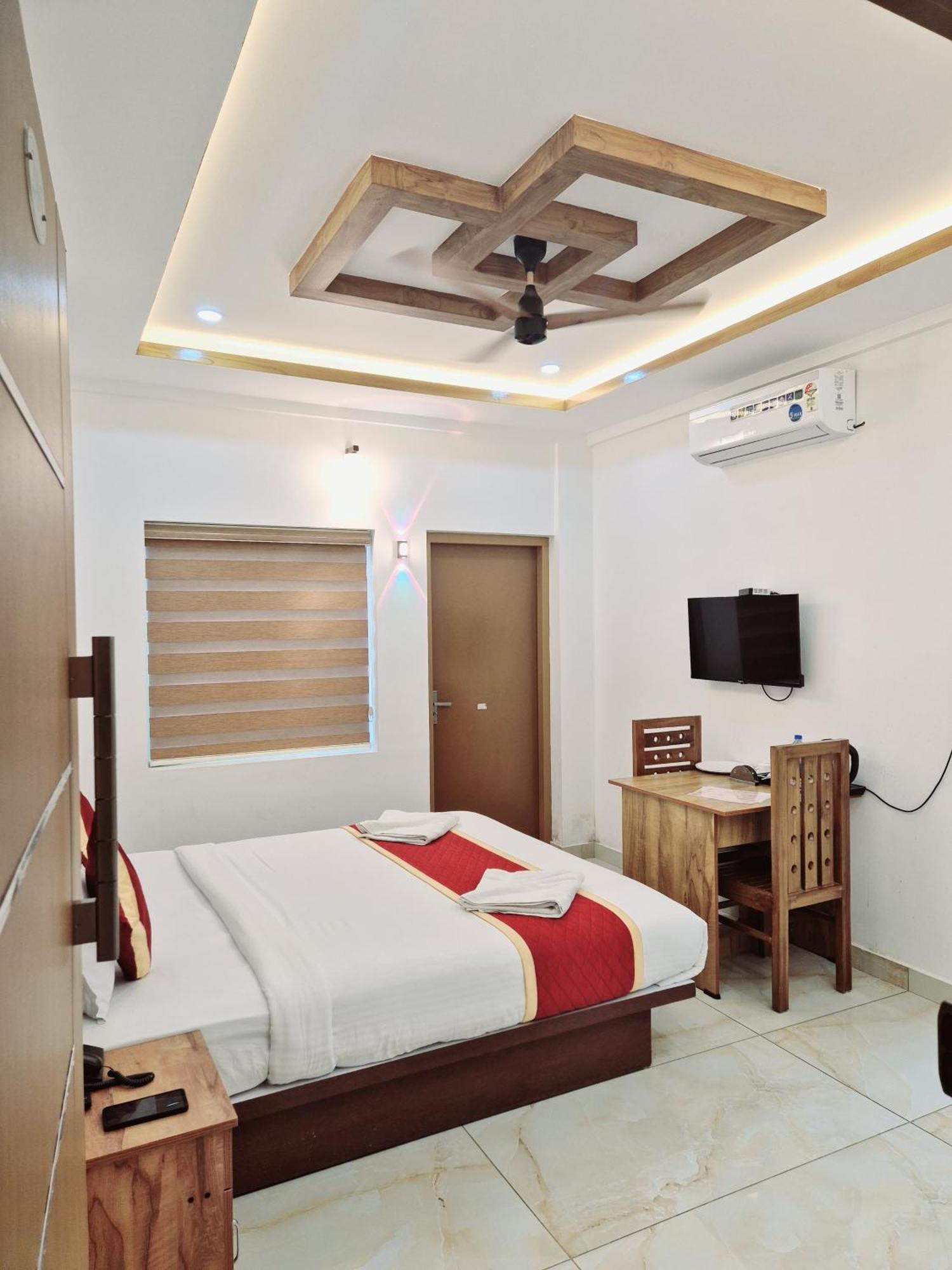 Marina Suites Airport Hotel Kochi エクステリア 写真