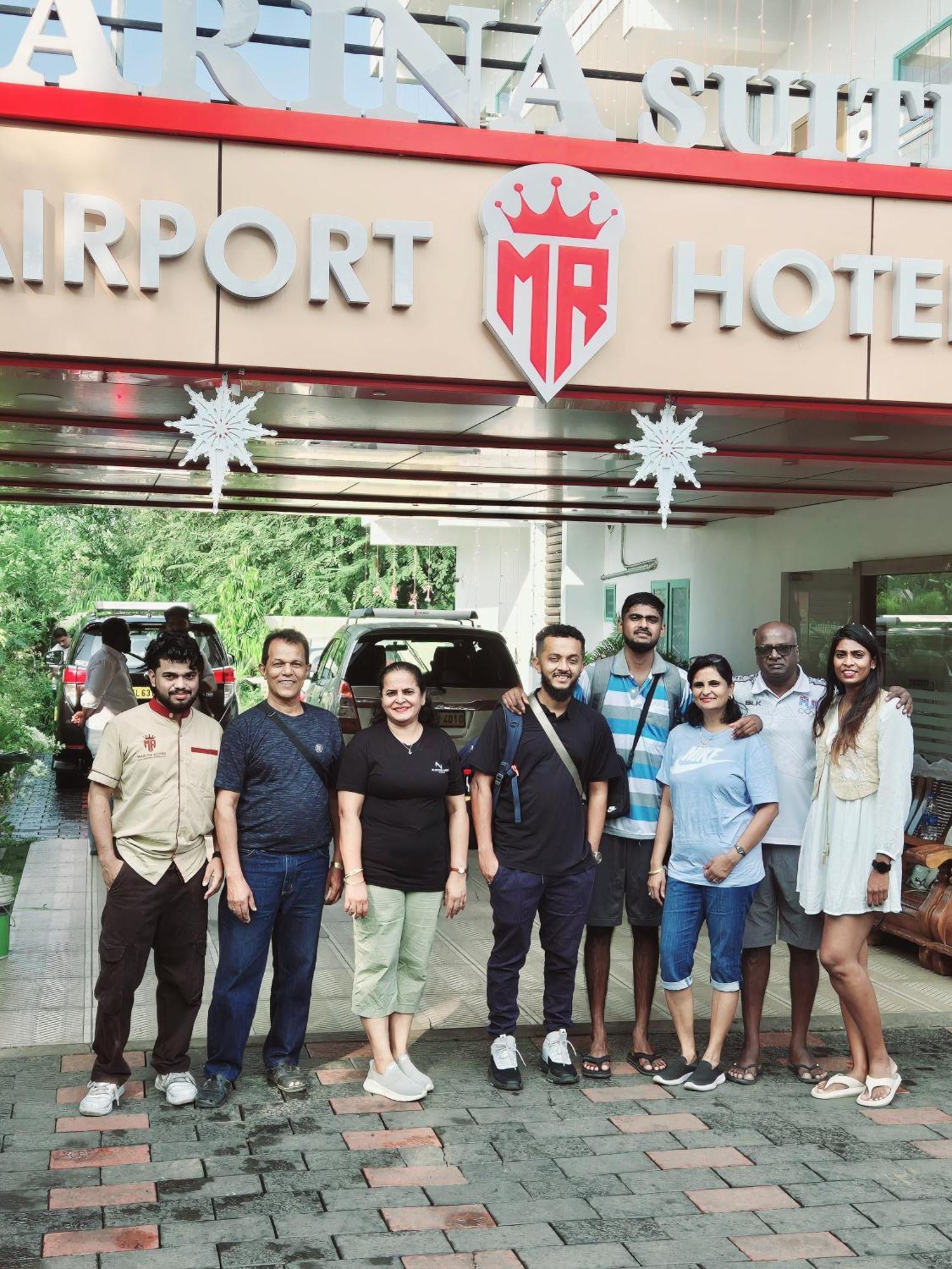 Marina Suites Airport Hotel Kochi エクステリア 写真
