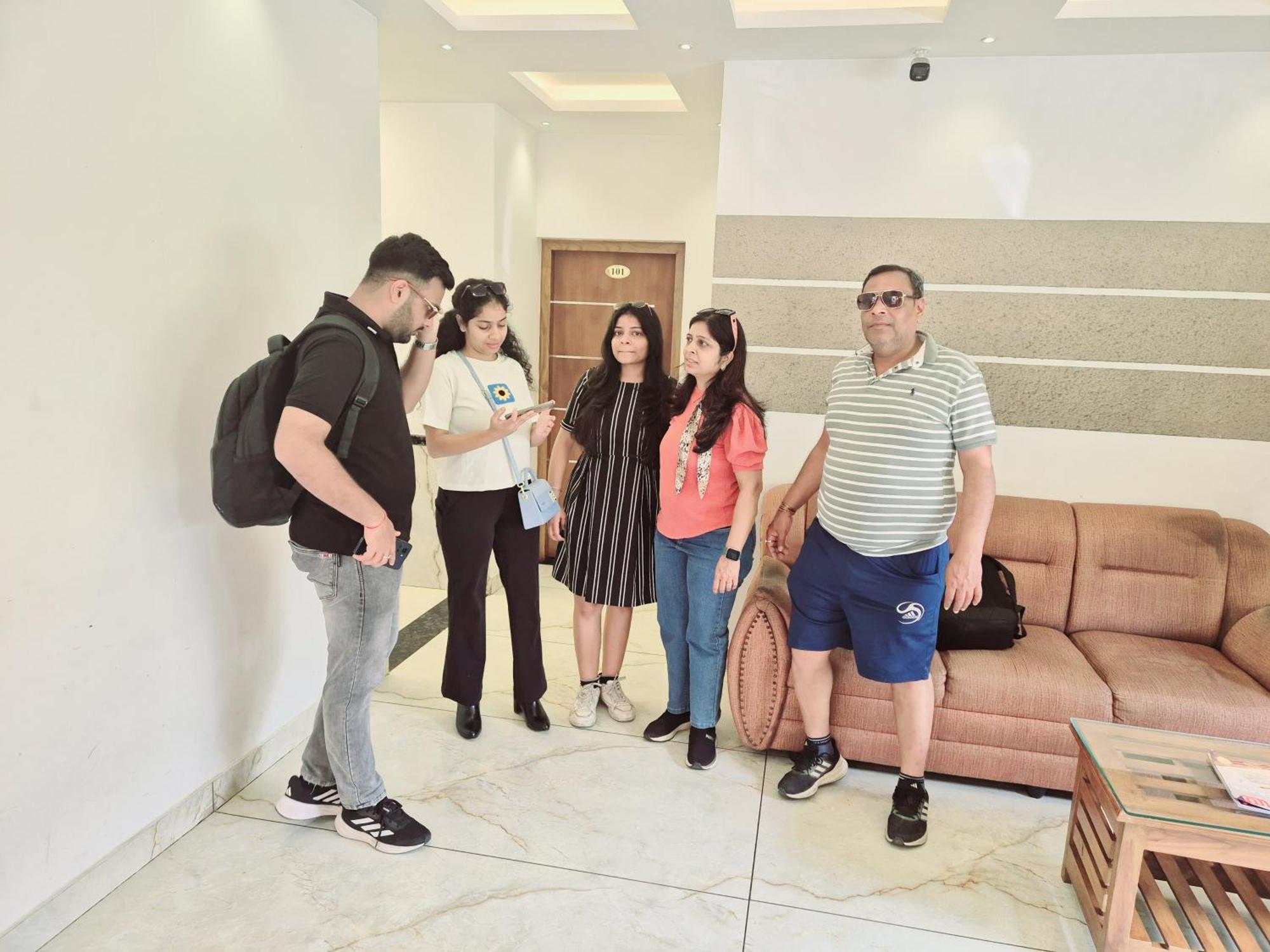 Marina Suites Airport Hotel Kochi エクステリア 写真